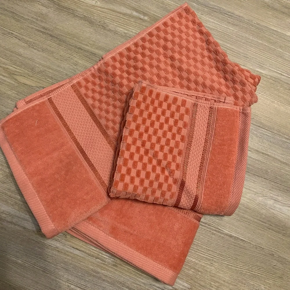 Coral hand towels & wash cloth set